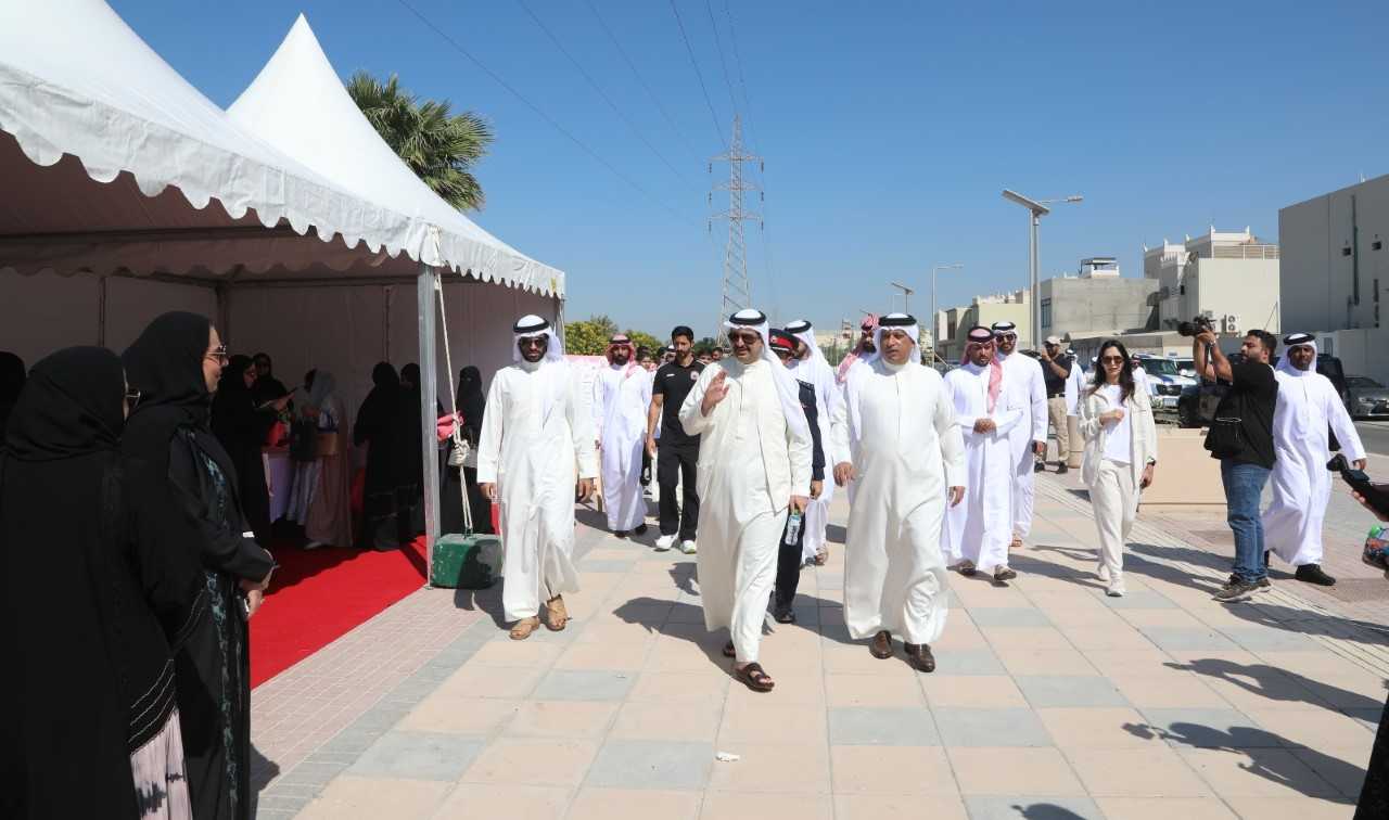 بمشاركة متميزة من الجهات الصحية والاهالي....  المحافظة الجنوبية تحتفي بالشهر العالمي لمكافحة السرطان<